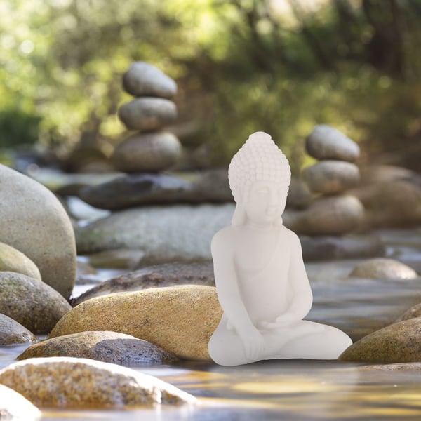 Figur, Siddende Buddha, 17x11,5x8 cm, Hvid, Kodustaar