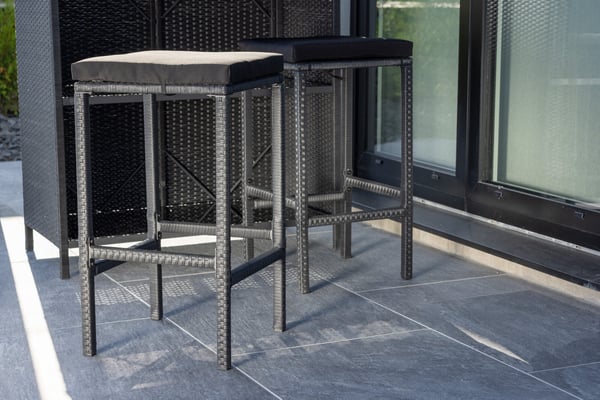 Baari setti, Knock, Tuoli: 40x40x70 cm Pöytä: 100x60x105 cm, Musta