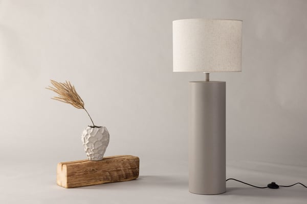 Lattiavalaisin, Umeå x Josefin Lustig, 100x40x40 cm, Harmaa