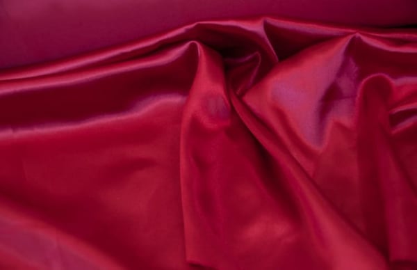 Tyg Satin slät röd 150cm