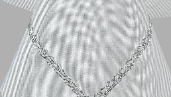 Duklöpare 50x100 silvervit Guipure med silverdetaljer