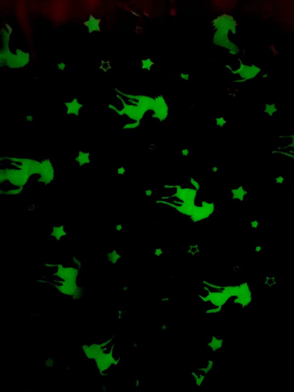 Itsestään valaiseva peitto 150x200 yksisarvinen ja tähdet Fluoressoiva