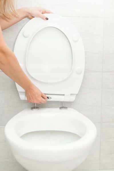 Soft-close toiletsæde til universaltoiletter