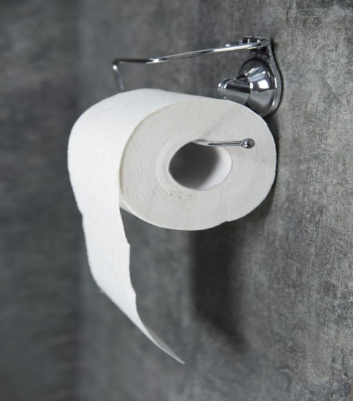 Hopeinen teräksinen wc-paperiteline