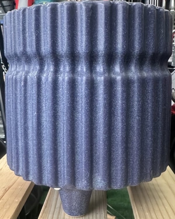 Dekorativ plastikpotte med ben til blomster 15,5x14,5 cm