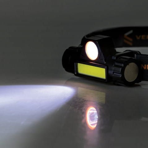 LED-ajovalo magneetilla