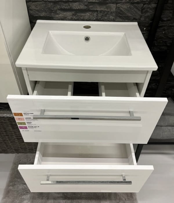Badrumsskåp med handfat 60x50, vägghängt, vit Pinia, med avlång kromblandare