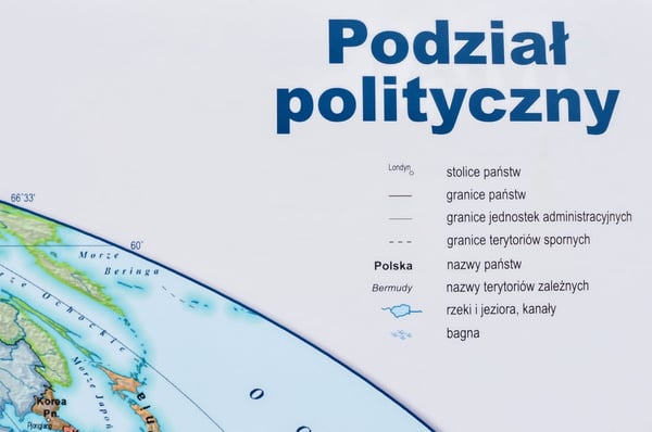 Verden. Politisk og fysisk kort. Dobbeltsidet skrivebordsmåtte.