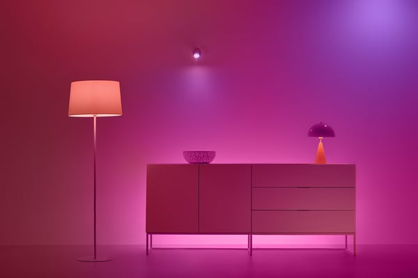 WiZ smartlampe, E27, opalglas, RGBW, Wi-Fi, 2452 lm