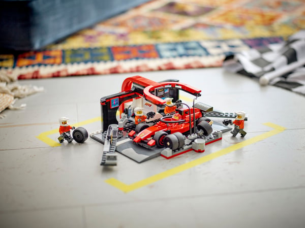 LEGO City 60443 – F1-boxstop og pitcrew samt Ferrari-bil