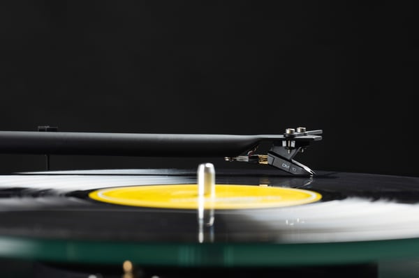 Pro-Ject T1 EVO BT pladespiller, valnød