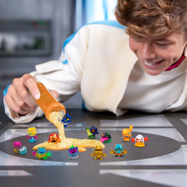 MrBeast Lab Swarms Atomic Mega Lab S2 – 12 figurer, sortiment