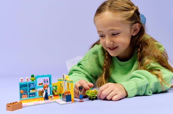 LEGO Friends 42680 Heartlake Citys närbutik