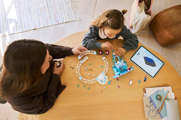 LEGO Disney Princess 43281 Elsas ispalats och snöiga slädfärd