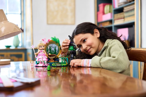 LEGO Wicked Elphaba & Glinda Bygg- och lekset med fantasileksak 75682