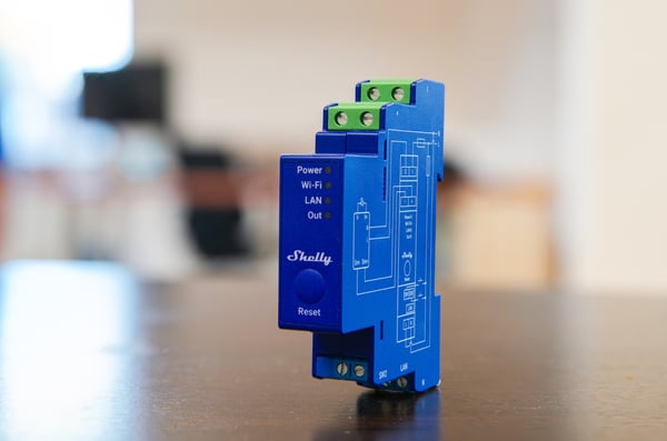 Shelly Pro Dimmer 0/1-10V PM -DIN-skenhärdare för Wi-Fi-nätverk