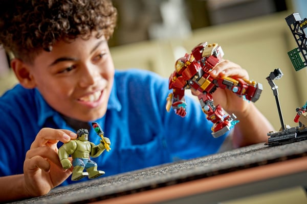 LEGO Super Heroes Marvel 76343 Hulkbuster mot Hulk
