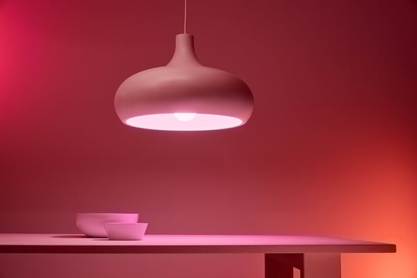WiZ smartlampe, E27, opalglas, RGBW, Wi-Fi, 2452 lm
