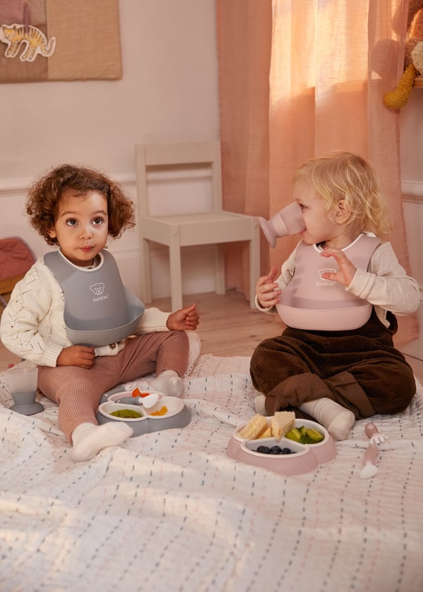 BabyBjörn Baby Bib - spisesmæk, 2 stk, Grå / Pudderrosa