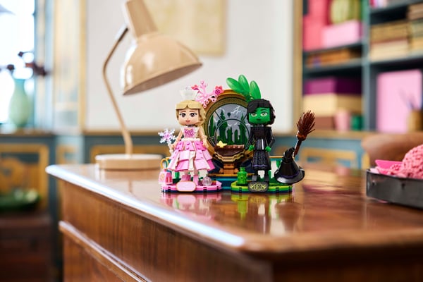 LEGO Wicked Elphaba & Glinda Bygg- och lekset med fantasileksak 75682