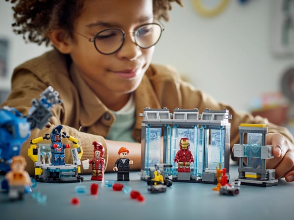 LEGO Super Heroes Marvel 76315 – Iron Mans laboratorium – Rustningsrum