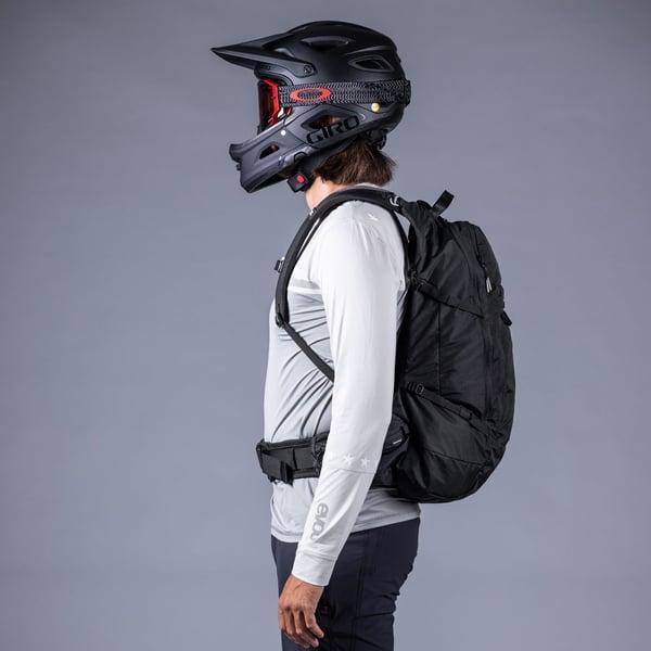 Evoc TRAIL PRO BLACKLINE 16 rygsæk, L/XL