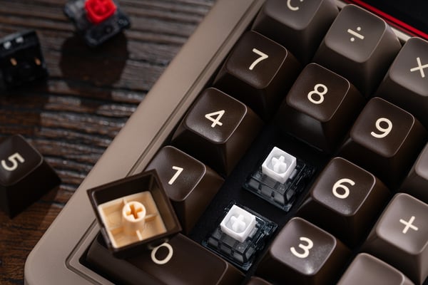 8BitDo Retro Mekaniskt Numpad – C64 Edition, Windows / Android
