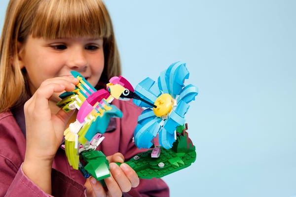 LEGO Creator 31384 Vilda djur: Färgglad kolibri 3-i-1