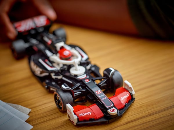 LEGO Speed Champions Speed 77250 – MoneyGram Haas F1® Team VF-24 - racerbilen