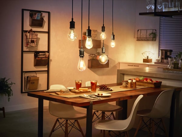 Philips Hue White Filament ST72 Edison -lampa, E27