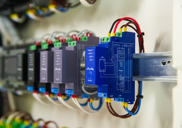 Shelly Pro Dimmer 0/1-10V PM -DIN-skenhärdare för Wi-Fi-nätverk