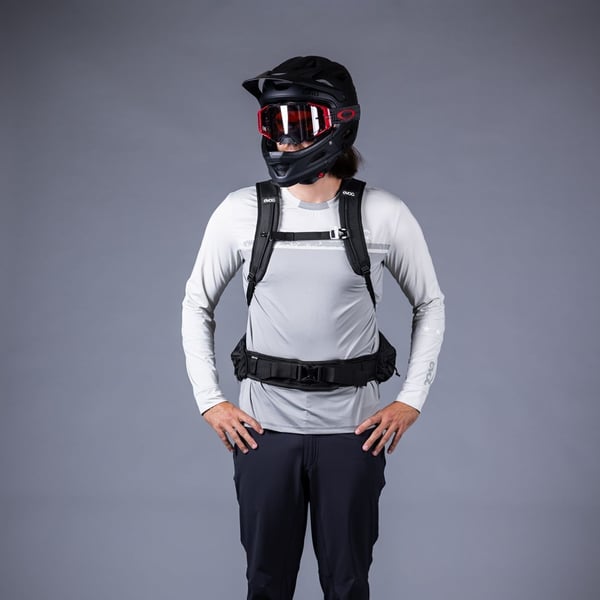Evoc TRAIL PRO BLACKLINE 16 rygsæk, L/XL