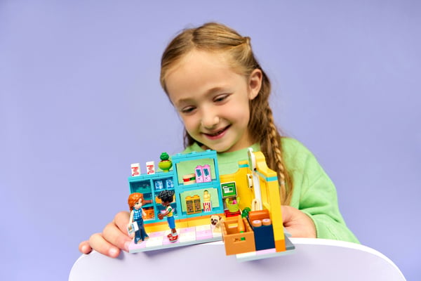 LEGO Friends 42680 Heartlake Citys närbutik
