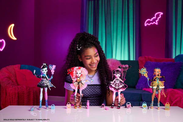 Monster High Läskigt Sött Födelsedag, Draculaura-modedocka