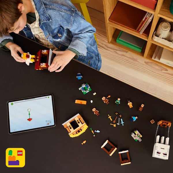 LEGO Minecraft 21273 – Hornanfén attack på byn med luftballong