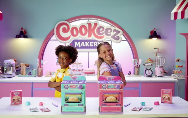 Cookeez Makery - pizzabageovn og mysterieplushie, kanel.