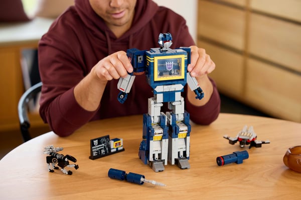 LEGO Icons 10358 Transformers: Soundwave