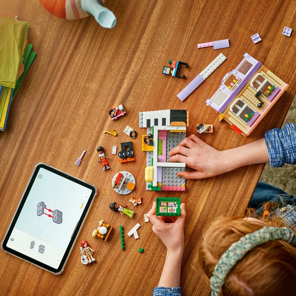 LEGO Friends 42653 - Musikaffär och bostad