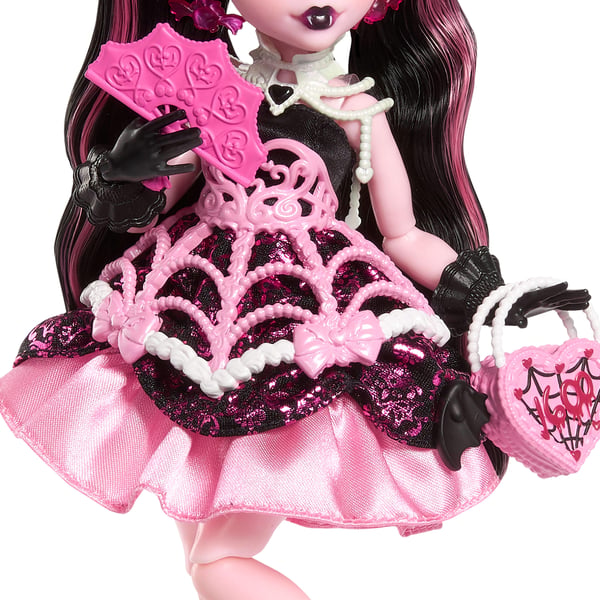 Monster High Läskigt Sött Födelsedag, Draculaura-modedocka