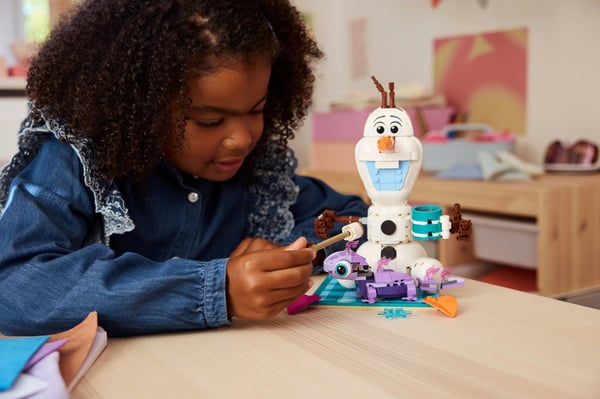 LEGO Disney Prinsessa 43287 Olafs och Brunnis roliga picknick