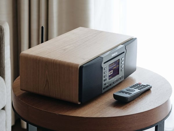 Sangean DDR-66BT -bordradio med CD-afspiller, nøddebrun