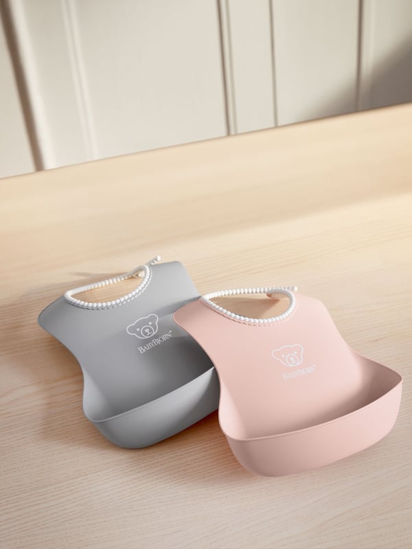 BabyBjörn Baby Bib - spisesmæk, 2 stk, Grå / Pudderrosa