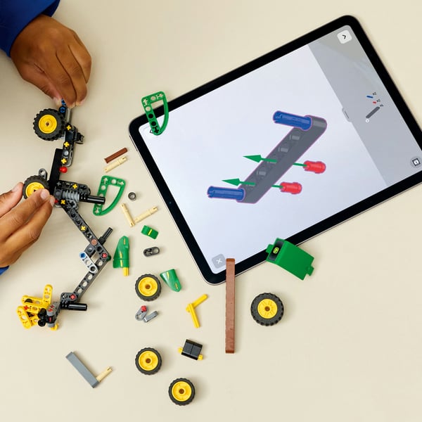 LEGO Technic 42218 John Deere 1470H-skördare med hjul
