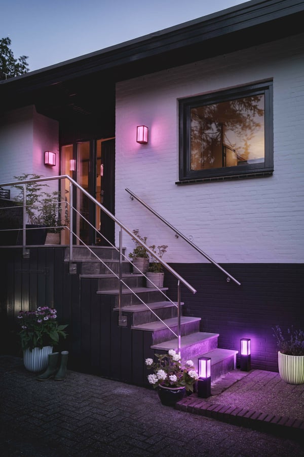 Philips Hue Impress Outdoor-smart bollardlampa, svart, låg, 40 cm, 1200 lm