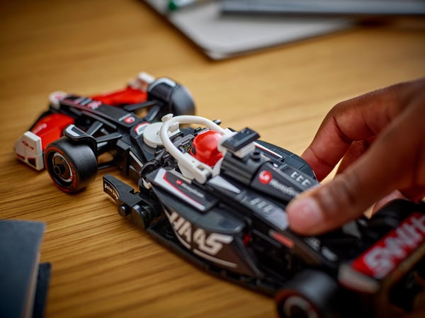 LEGO Speed Champions Speed 77250 – MoneyGram Haas F1® Team VF-24 - racerbilen