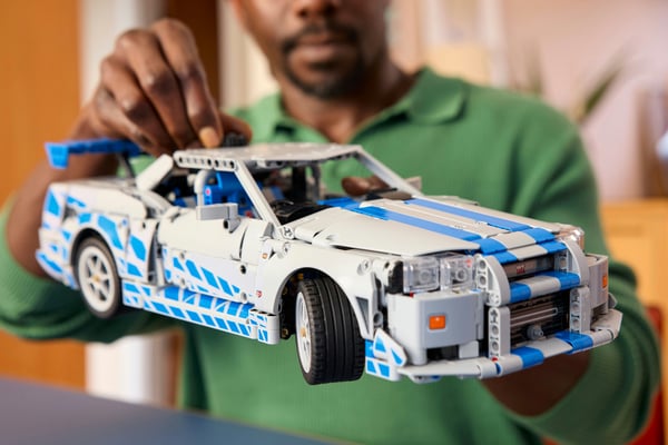LEGO Technic 42210 2 Fast 2 Furious Nissan Skyline GT-R (R34) bil