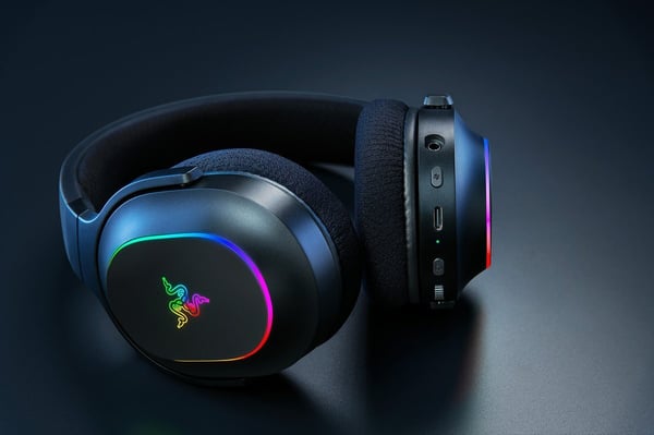 Razer Barracuda X Chroma trådlösa spelhörlurar, svart