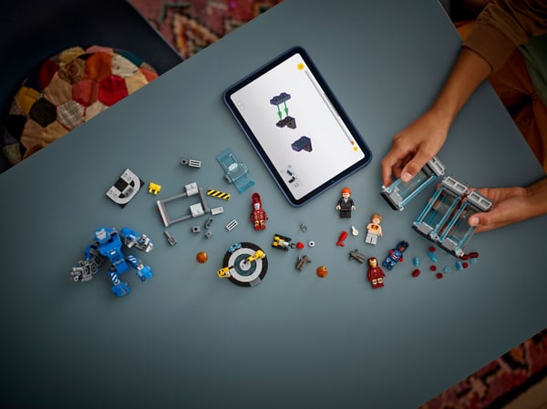 LEGO Super Heroes Marvel 76315 – Iron Mans laboratorium – Rustningsrum