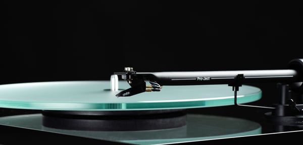 Pro-Ject T1 EVO skivspelare, mattvit