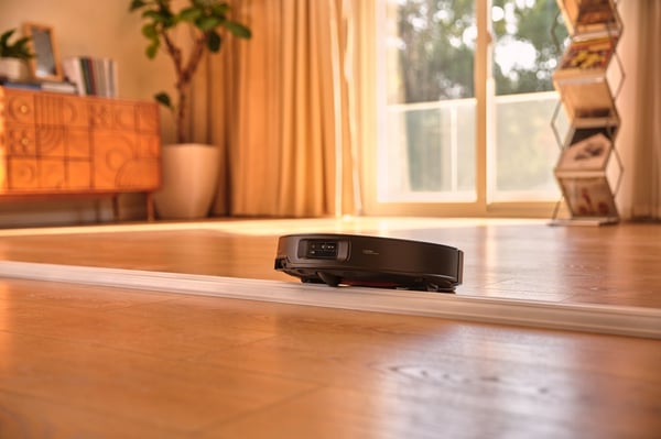 Roborock Saros Z70 robotdammsugare med docka, svart